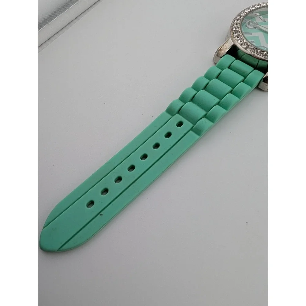 BKE Watch Women‎ 42mm Silver Case Crystal Bezel Silicone Band- New Battery